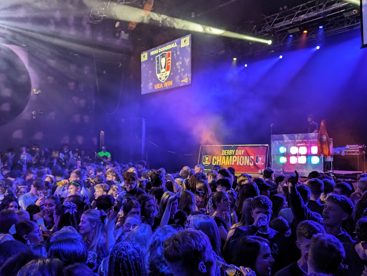 “Pure Chaos In The Best Way Possible”: A Guide To Sports Night