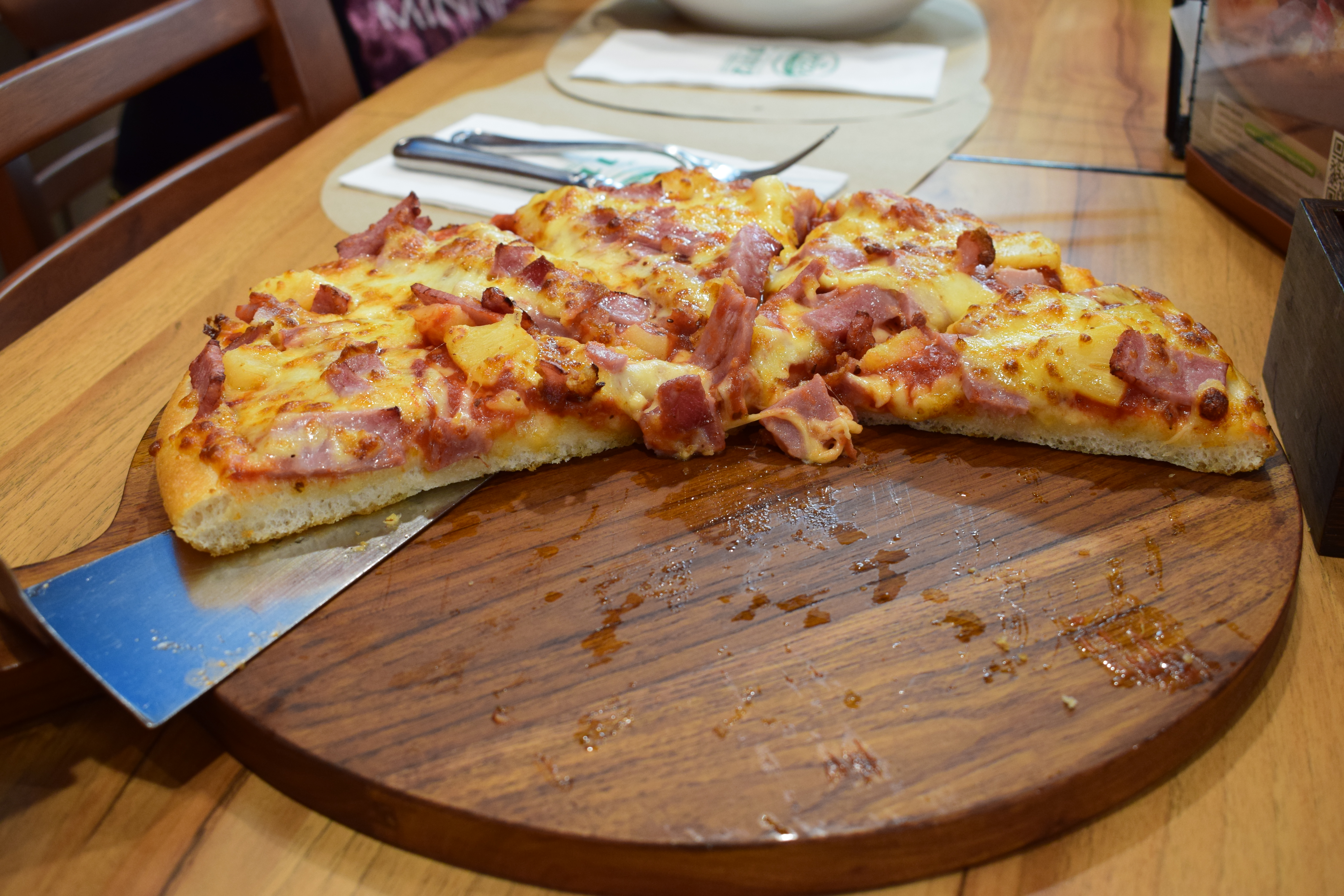  “Go on, you monster!” Norwich Pizzeria charges £100 for Hawaiian Pizza