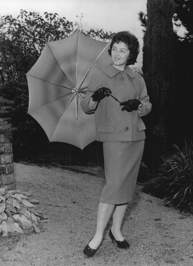 The Downward Trend: Fashion as Recession Indicator