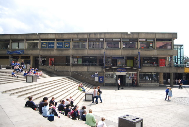 Students condemn tuition fee rise 