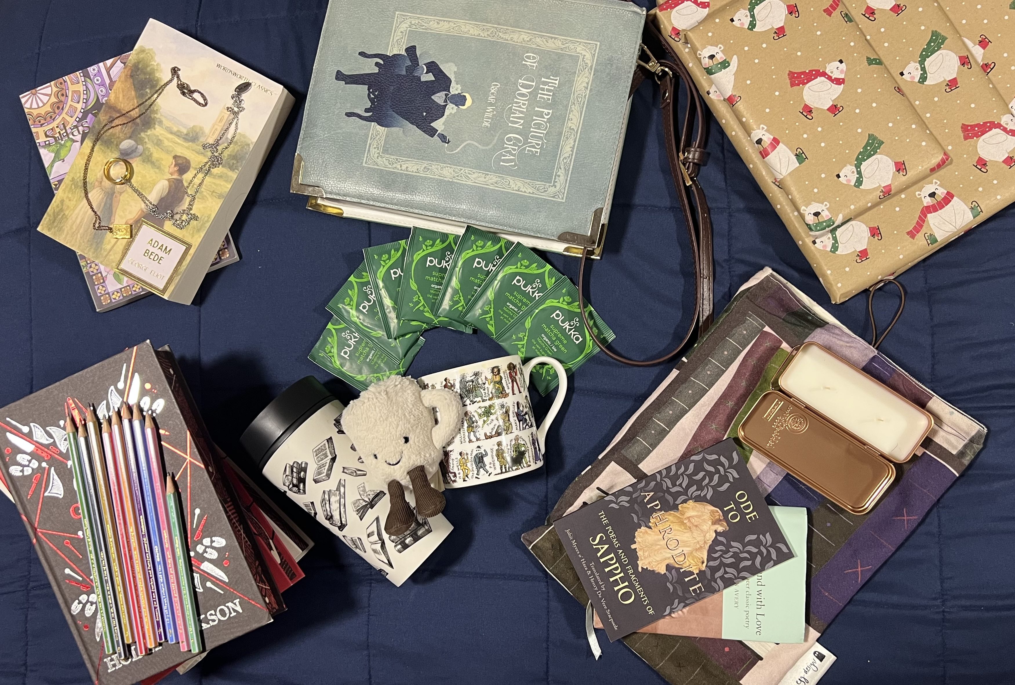 Gift ideas for your favourite bookworm